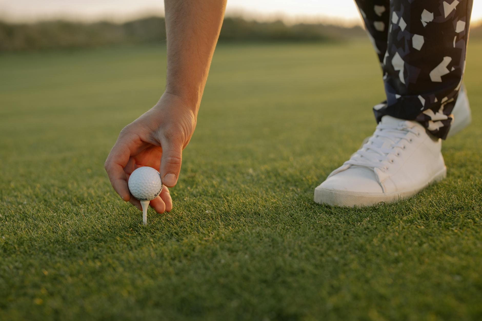 Spikeless vs Spiked Golf Shoes: Which Should You Choose?
