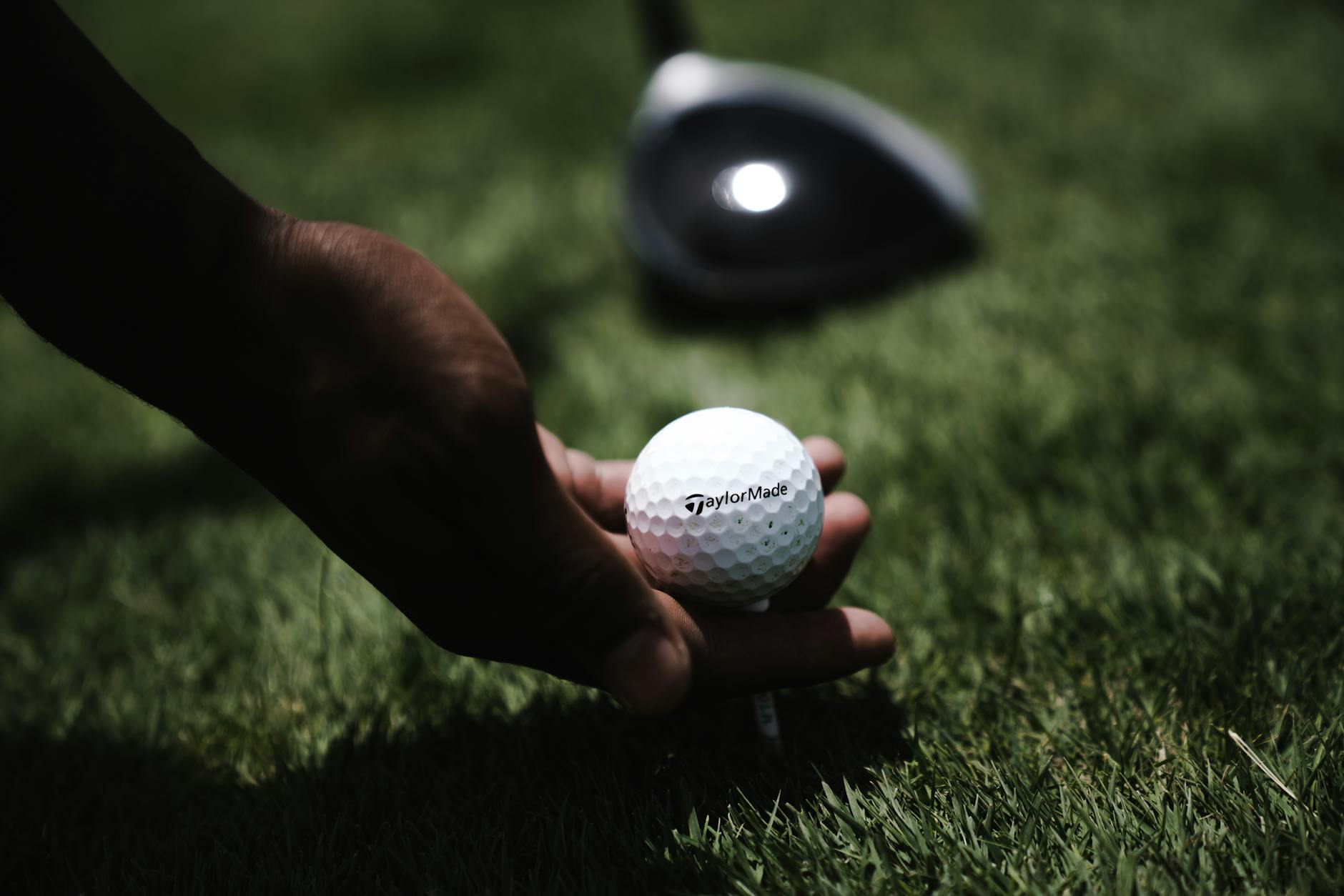 How Golf Ball Construction Affects Performance: Layers, Materials, and Trade-offs