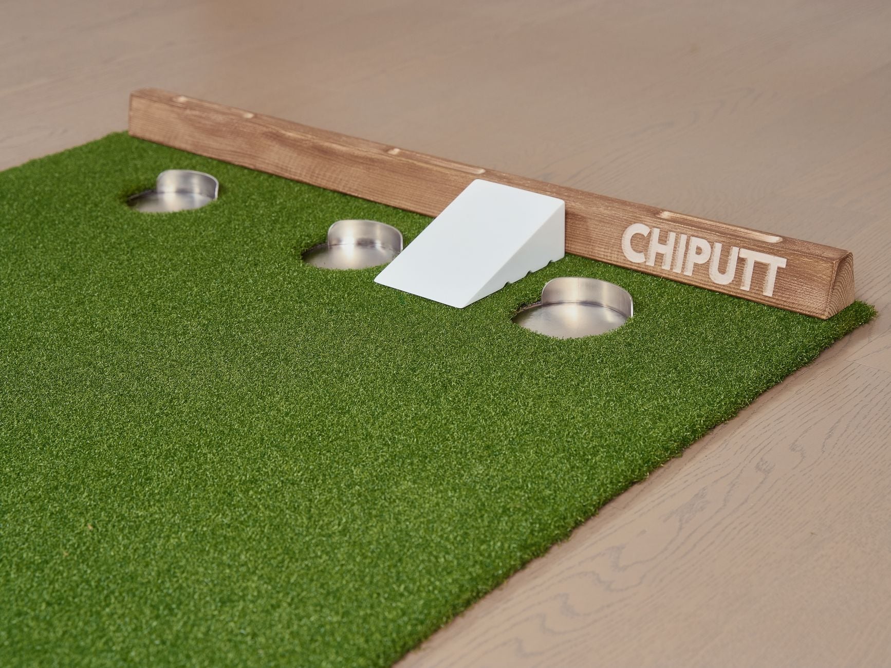 How to Chip From a Tight Lie in Golf